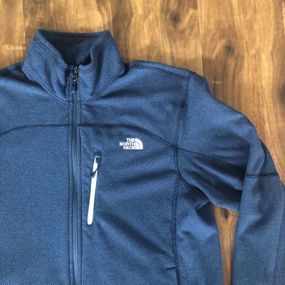 •Men’s The North Face Sweater•